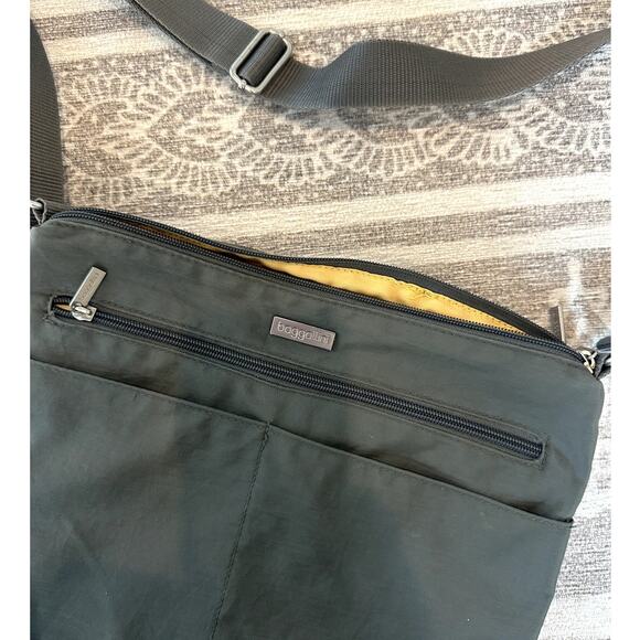 Baggallini Gray Crossbody Purse - Picture 7 of 11